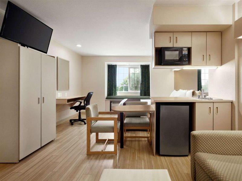 Microtel Inn & Suites Лоди Экстерьер фото