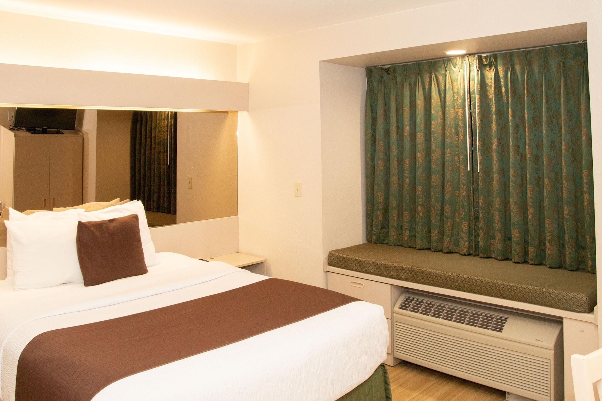 Microtel Inn & Suites Лоди Экстерьер фото