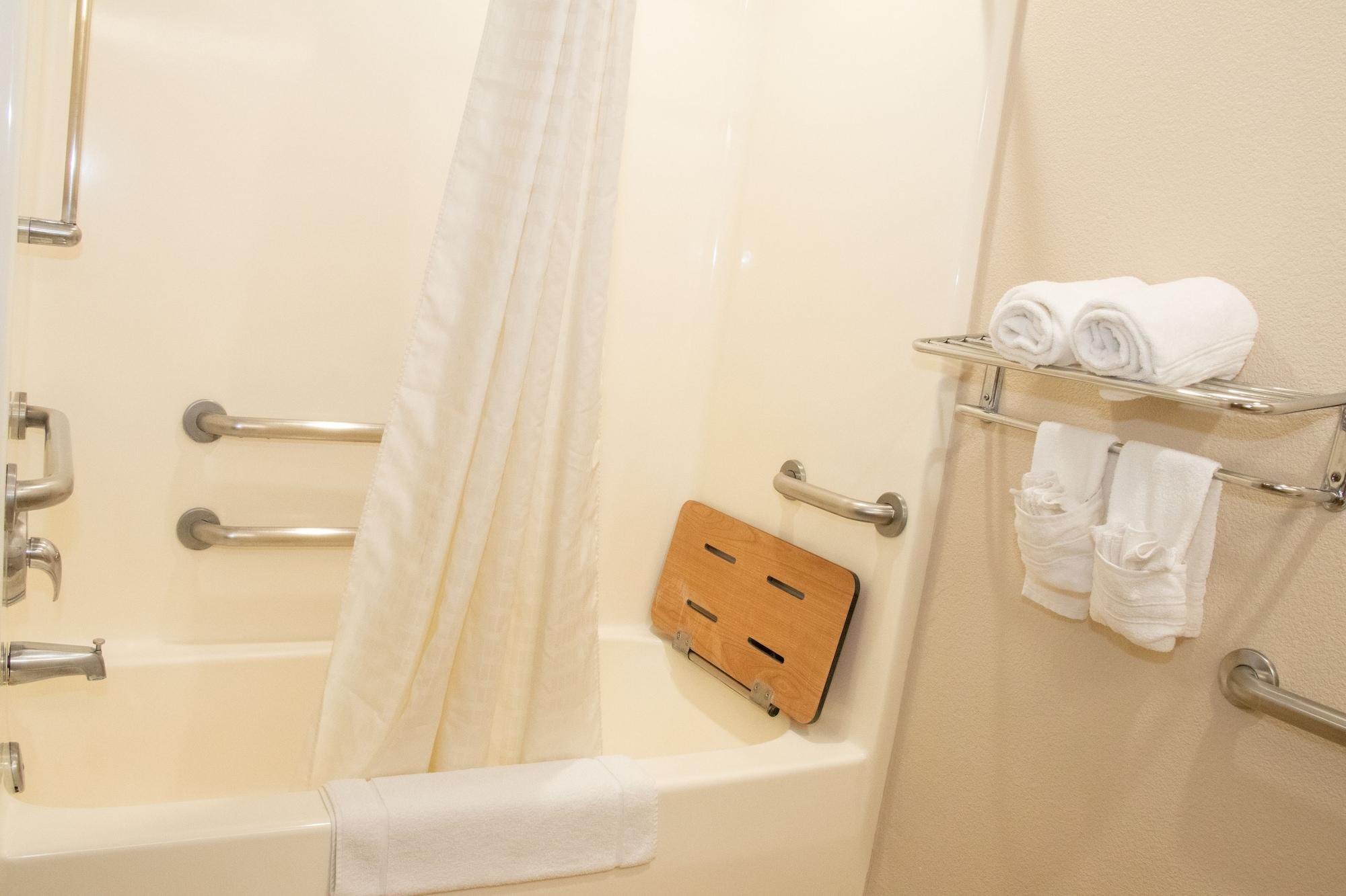 Microtel Inn & Suites Лоди Экстерьер фото