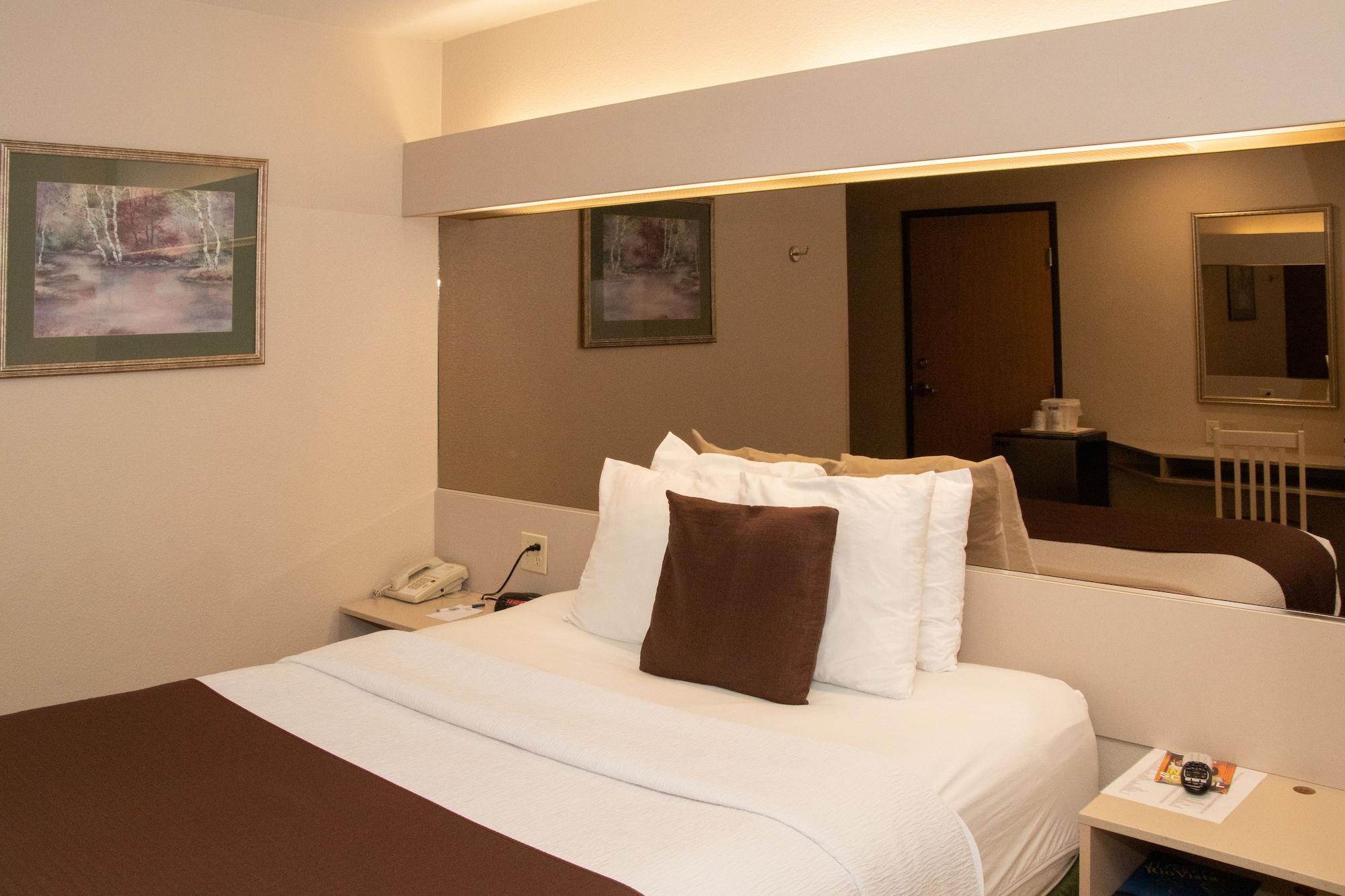 Microtel Inn & Suites Лоди Экстерьер фото