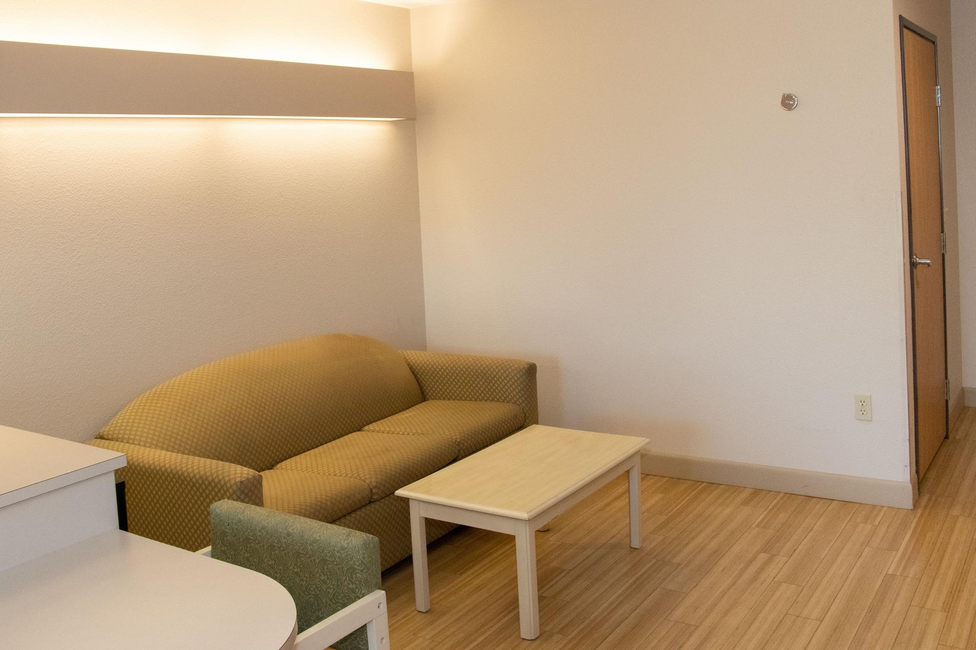 Microtel Inn & Suites Лоди Экстерьер фото