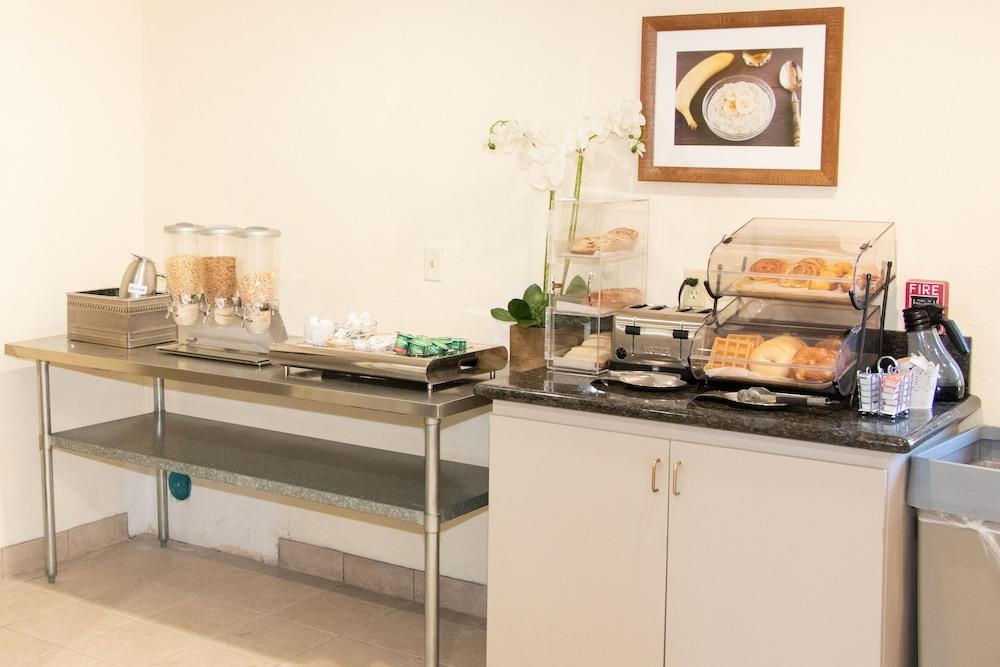 Microtel Inn & Suites Лоди Экстерьер фото