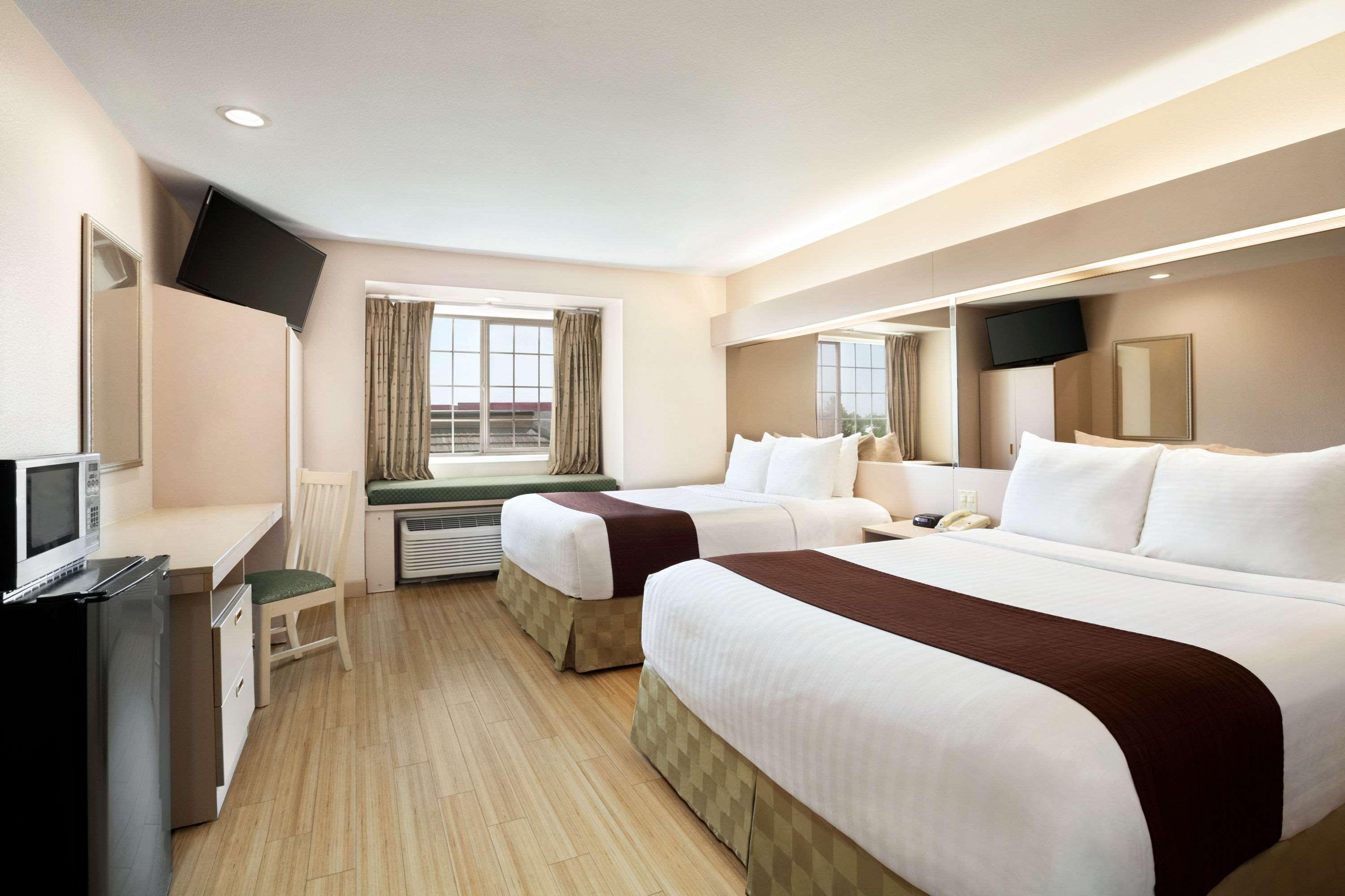 Microtel Inn & Suites Лоди Экстерьер фото