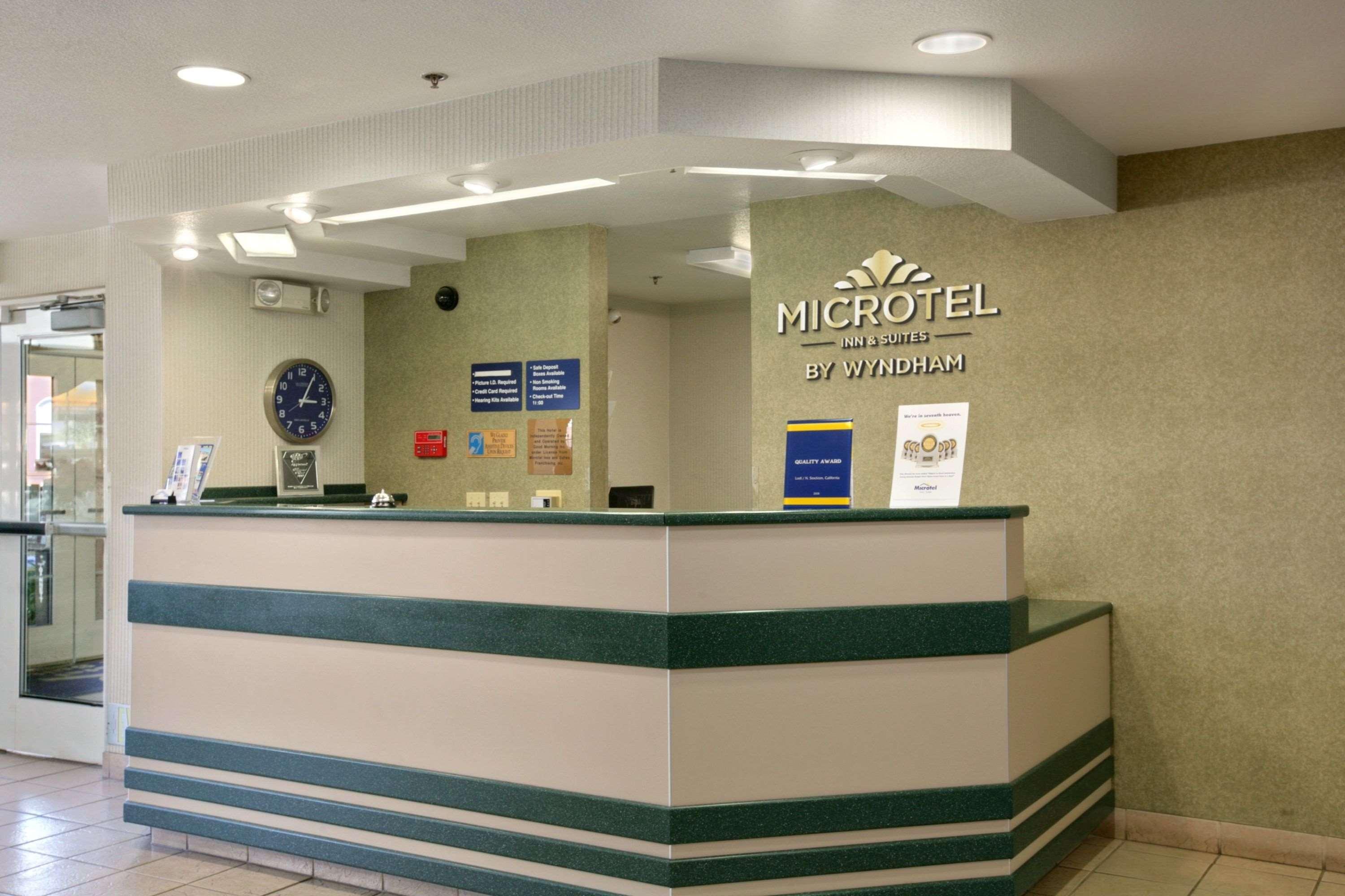 Microtel Inn & Suites Лоди Экстерьер фото