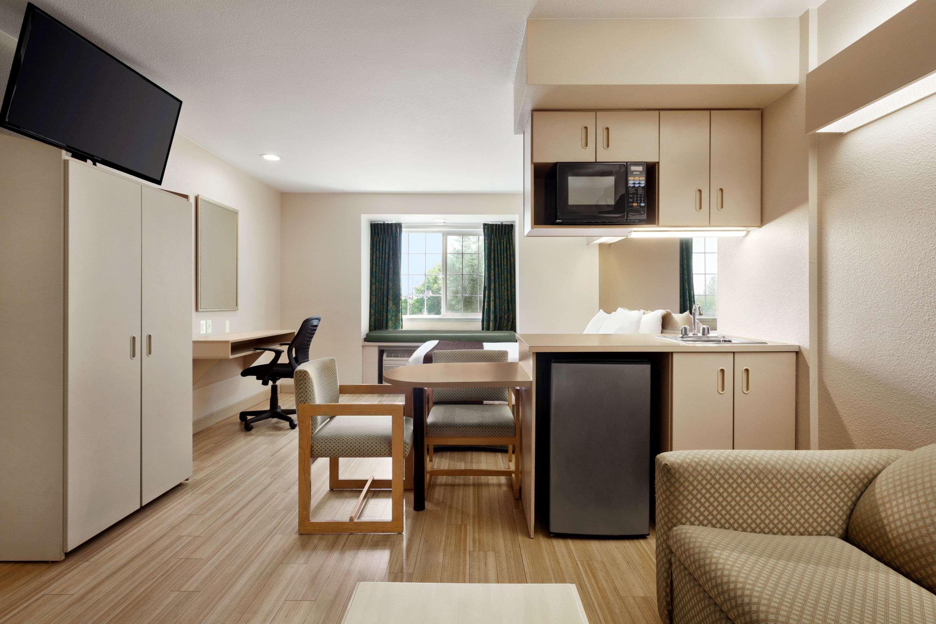 Microtel Inn & Suites Лоди Экстерьер фото