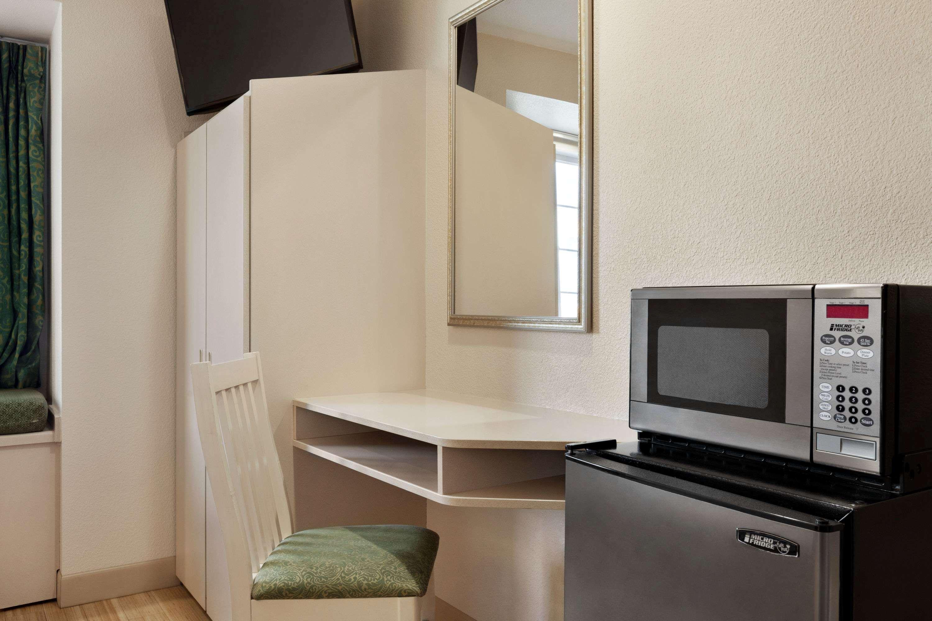 Microtel Inn & Suites Лоди Экстерьер фото