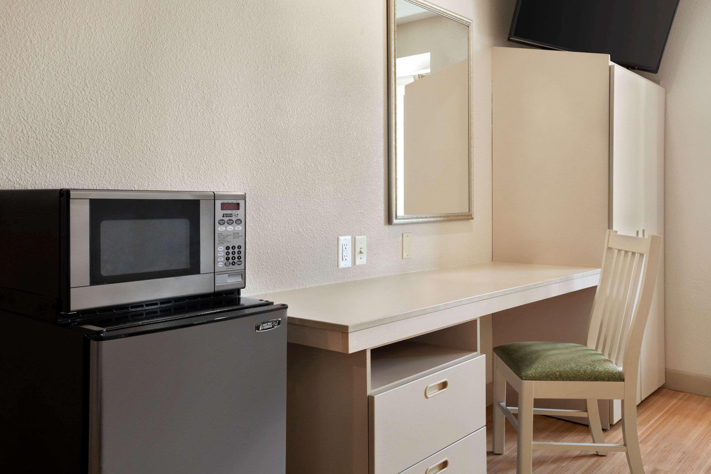 Microtel Inn & Suites Лоди Экстерьер фото