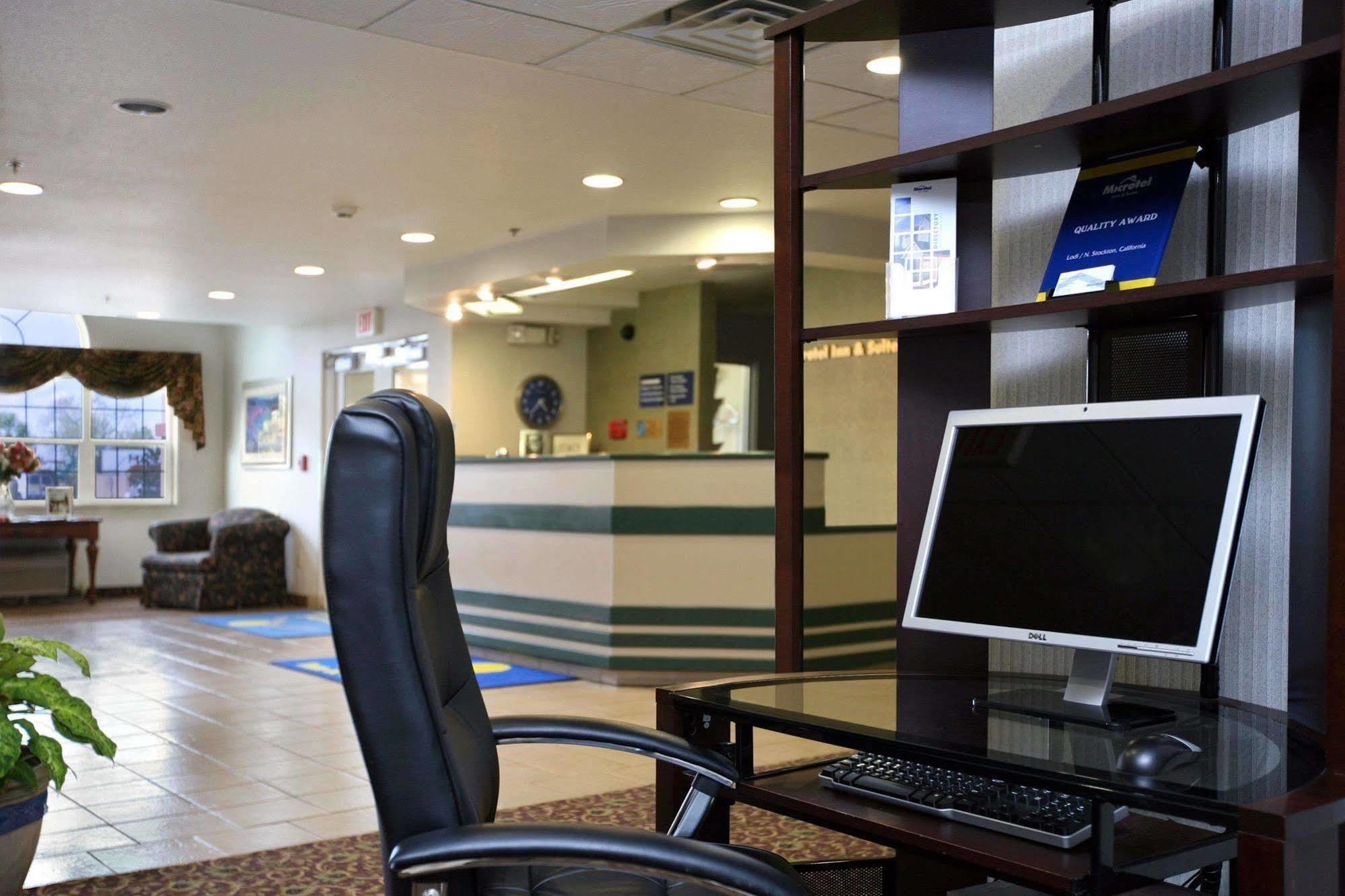 Microtel Inn & Suites Лоди Экстерьер фото