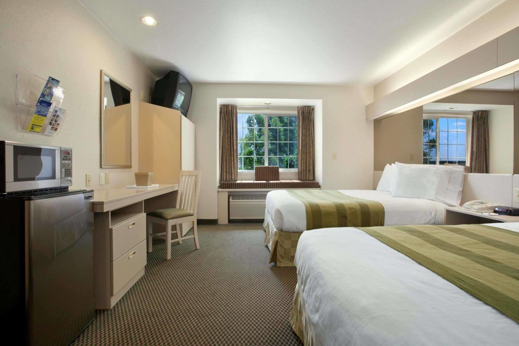 Microtel Inn & Suites Лоди Экстерьер фото